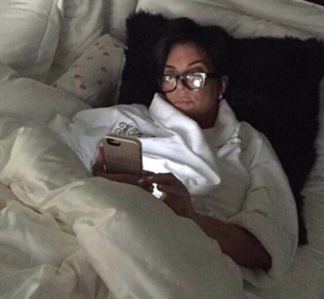 bluchos's tweet image. Me, wearing the same shirt everyday, judging the 200.000.000$ dresses from the #METGALA18 #MetGala