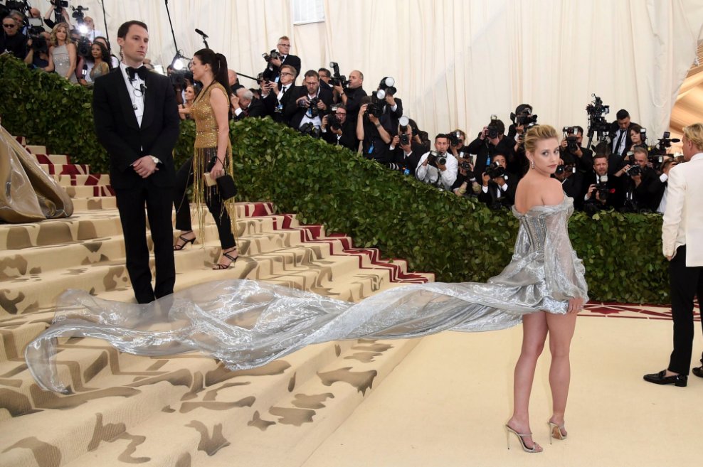 mad_hill's tweet photo. SOME PERSONAL NEWS MY DAUGHTER IS AT THE MET GALA AND YES I AM SCREAMING https://t.co/DiHkLq0JOV