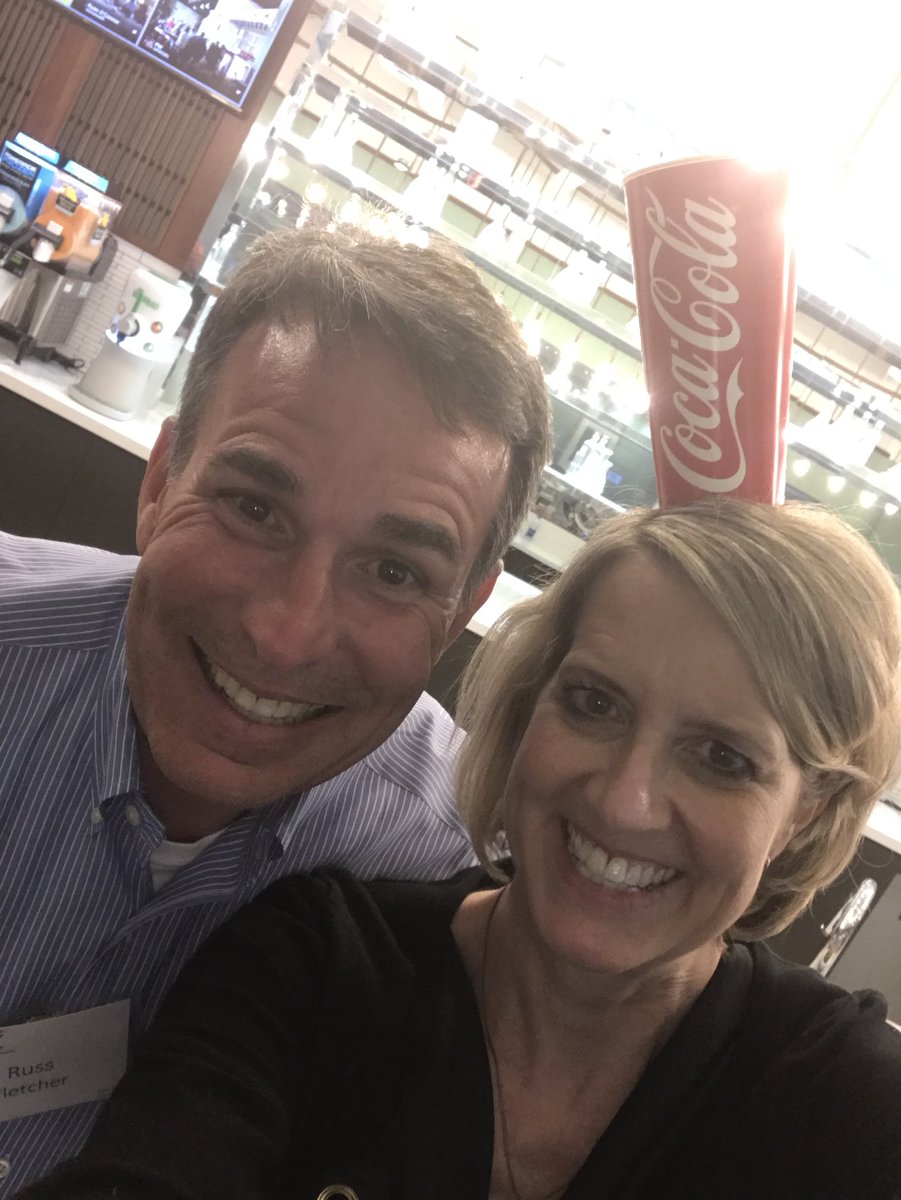 aprilsinsights's tweet photo. #2018RMOLiveCoca-cola fun ! https://t.co/CgqCvfmWT4