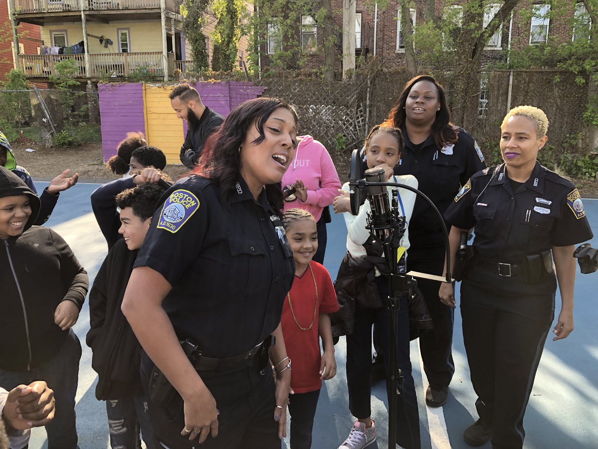 SuperBaston's tweet photo. I love my job! Not only do I get to work w great community partners like @BGCDorchester & @MobileStu617 but I also wrk w an amazing group of officers!...@mrsnlg1203 @bostonlopes @Djpopokhg #blackwithblue #communitypolicing #everyday https://t.co/g96amK9OIs