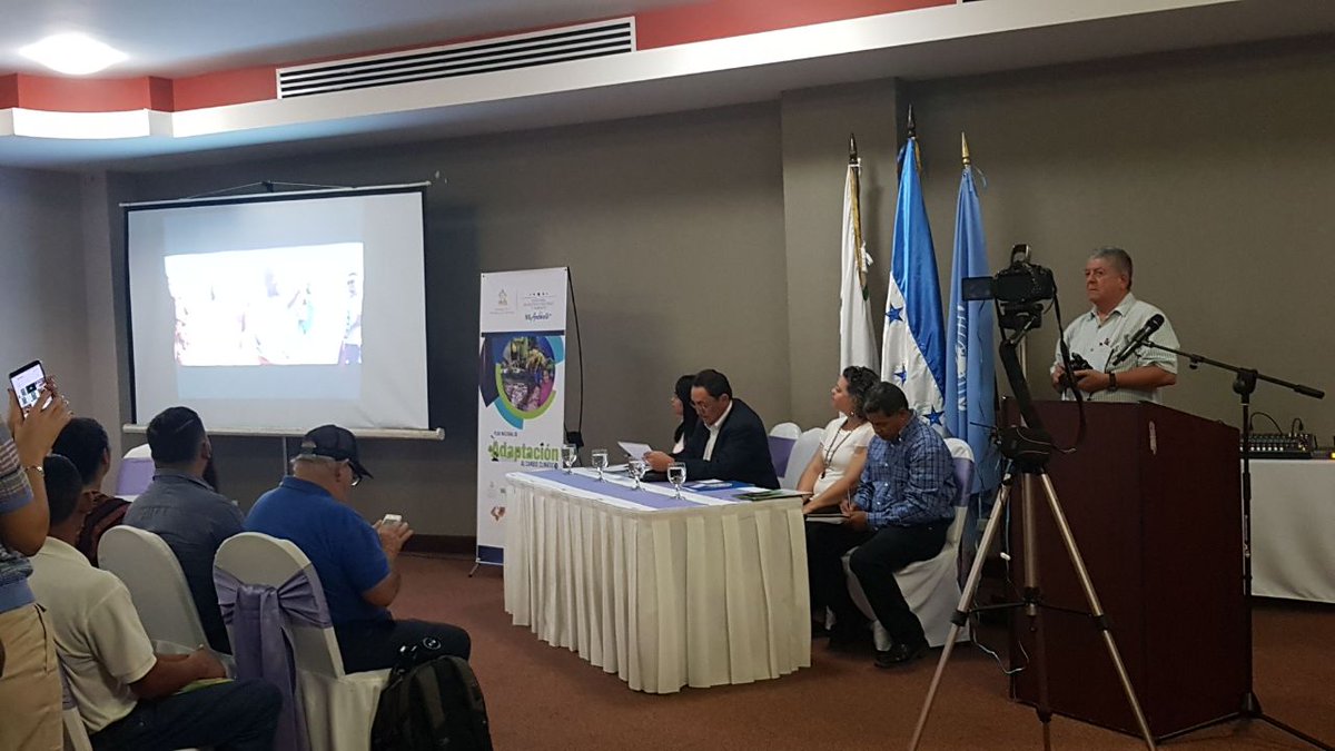 #ClimaPlushn presente en el Lanzamiento de el Plan Nacional de Adaptación al #CambioClimático de Honduras pesentado esta mañana por @MIAMBIENTE_H. <a href="/ArnoldoPineda7/">Arnoldo Pineda</a> <a href="/escoto_marlon/">Marlon Escoto Valerio</a>
