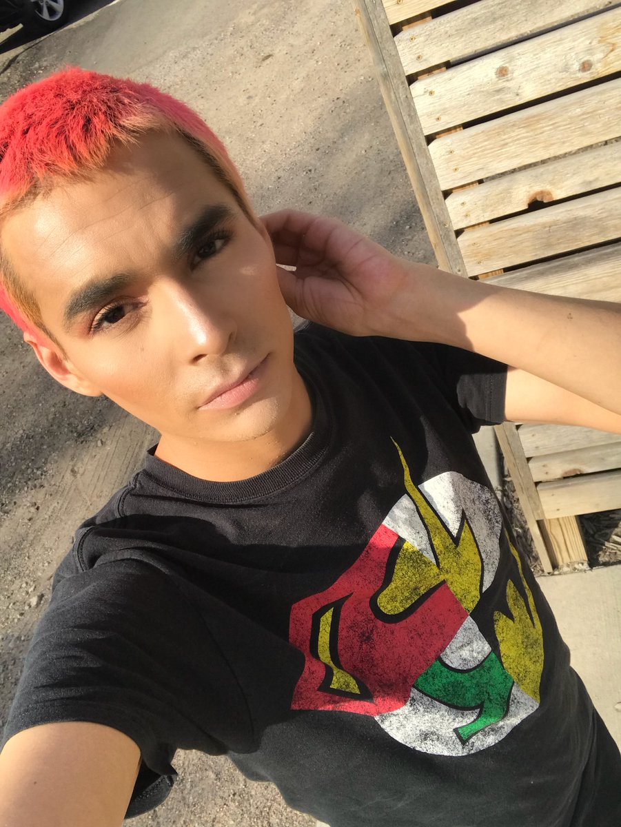Josh13962266's tweet photo. #makeupartistsworldwide #makeuptutorial #makeupartist #makeupaddict #makeupjunkie #gayboy #blessed #wakeupandmakeup #model #malemodel #antm #guysinmakeup #meninmakeup #boysinmakeup #selflove #blogger #ipsy #boxycharm #mua #malemuas #beauty #photographer #photooftheday #photoshoot https://t.co/Z54kJgm6VZ