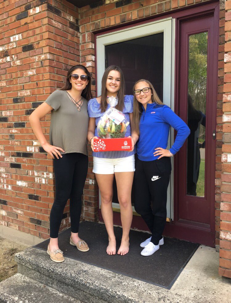 morgsaylor's tweet photo. HAPPY BDAY SAM🤩❤️thanks for everything u have done&do!!I’m SO happy we’re still close even tho u love Nashville more&got an “accent” heh).Ur the kindest person&fun to be around-I beat u in chess:)oh&u don’t intimidate me😉#dougetit ILY endlessly enjoy ur day❤️@sam_ggonzalez https://t.co/kypnVUAN6p