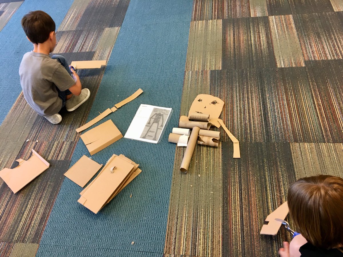 MsRosie_library's tweet photo. Working on building a skeleton. NBD #makerspace #taskcards #independantwork #voiceandchoice #standardsbasedlibrary #kindergarten #futuredoctors #littlekidsbigdreams #makeitbetter @psesteamcoach https://t.co/27hiD41tHE