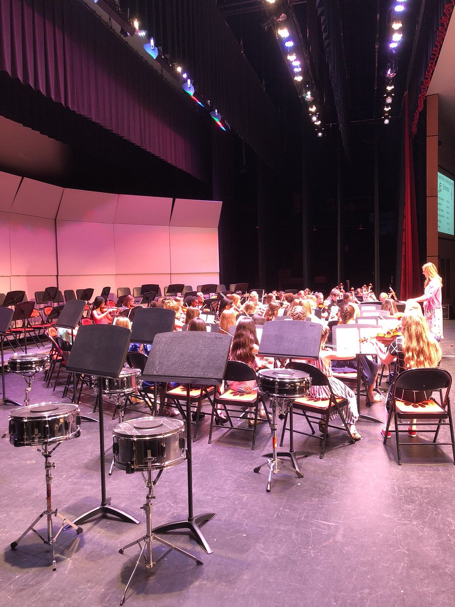 Concert Season has begun! Congrars to our 4th grade students on their very first concert!