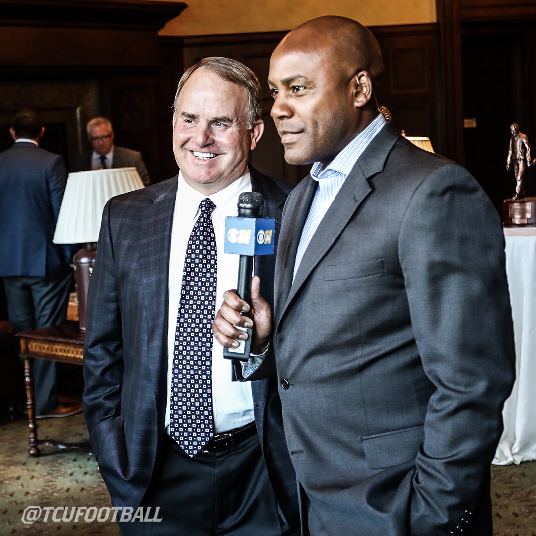 TCUFootball's tweet photo. Our 2018 @stallingsaward recipient! https://t.co/4BBLQyjPVR