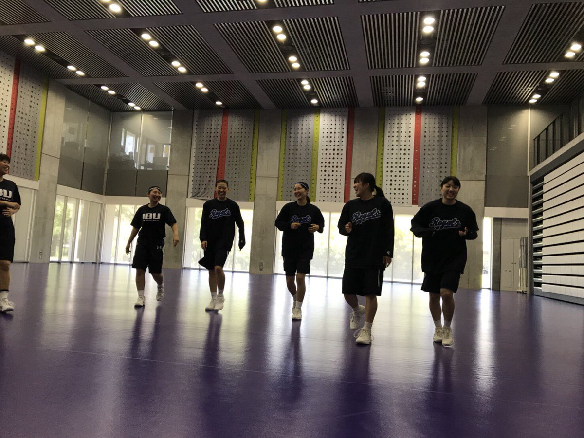 ibu_gakuyukai's tweet photo. 【女子バスケットボール部】報告
・選手権大会
〜グループリーグ〜
vs明星大学(77-35)○
vs上智大学(100-51)○
〜トーナメント初戦〜
vs桐蔭横浜大学(61-90)
残念ながらトーナメント初戦で
敗戦してしまいましたが
1ヶ月後にある新人戦に向けて
チーム全員で頑張っていきます
応援よろしくお願いします https://t.co/SLo0xqjUvx