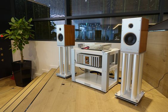 burmester b10