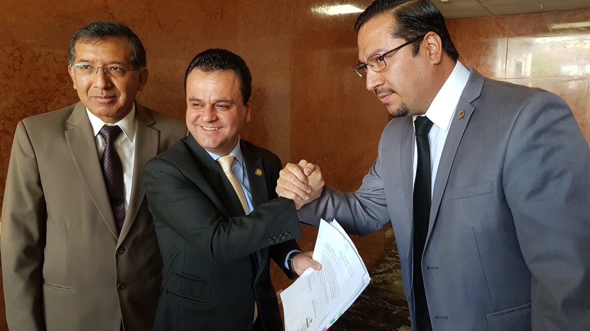 HernanUlloa's tweet photo. #JalkhYSusCatervas @CJudicaturaEc
a Juicio Político 

Ha sido la resolución del Consejo de Administración Legislativa #CAL hace pocos minutos. @AsambleaEcuador

#PorUnaJusticiaIndependiente
Gracias @EstebanBernalB
Se cae #LaMafiaJudicial 👇 https://t.co/HbFyDpPghw