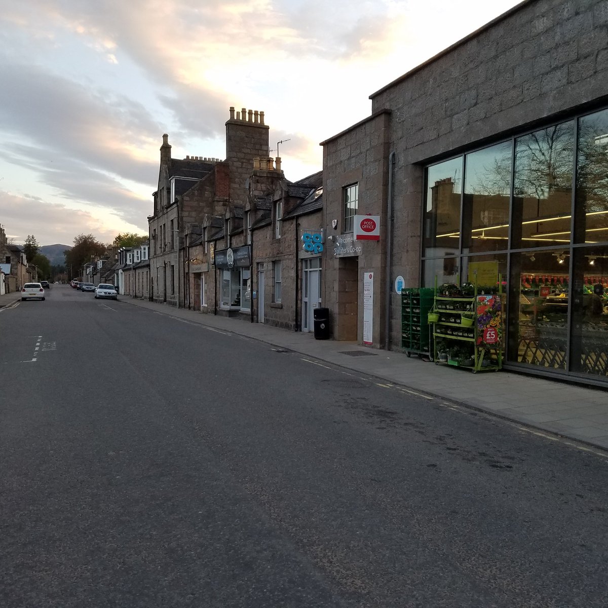 artncoding's tweet image. Downtown village in the Scottish highlands