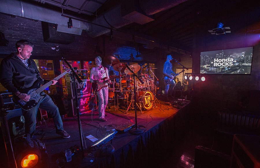RockitEvents's tweet photo. When the Guests Rock, the Venue Rocks, the Client Rocks, and the Band Rocks Out.... you know the event is a success!! Ask @nsEventPlanner to make your Chicago Reception Rock!! https://t.co/St0WjQbv25