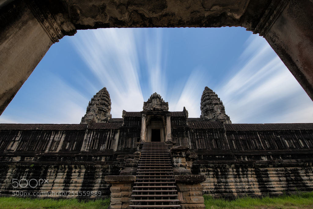 TresordAngkor's tweet photo. Angkor Wat in Cambodia is the largest religious monument in the world and a World heritage listed... by technologistkku on 500px #siemreap #cambodia https://t.co/XDlUZPW9ye https://t.co/MWRO7El13z