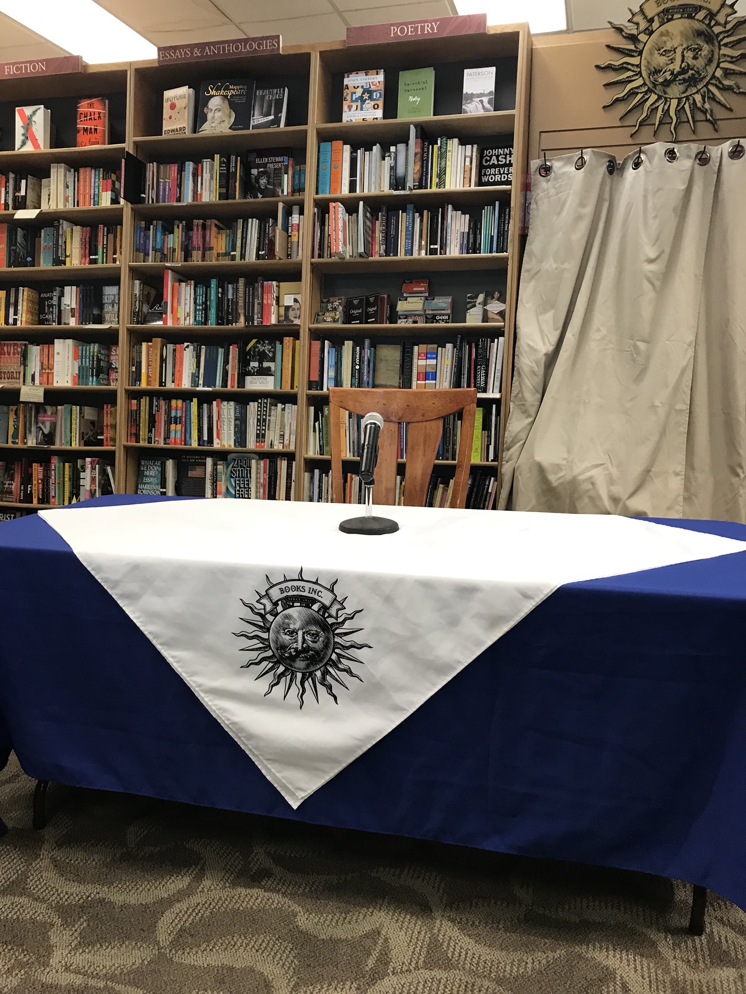 2018/05/07 - David at Books Inc. Opera Plaza in San Francisco, CA DcoespsVAAAm106