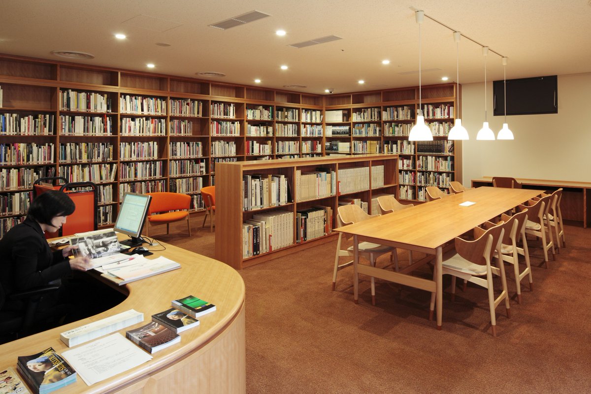 東京都美術館 On Twitter 美術情報室では アーカイブズ資料展示 東京都美術館 美術図書室の歩み に関連した 出品資料を含む関連図書や美術 ドキュメンタリスト 中島理壽氏 1975 1986年まで東京都美術館司書 によるオーラルヒストリー掲載の 東京都美術館紀要 第