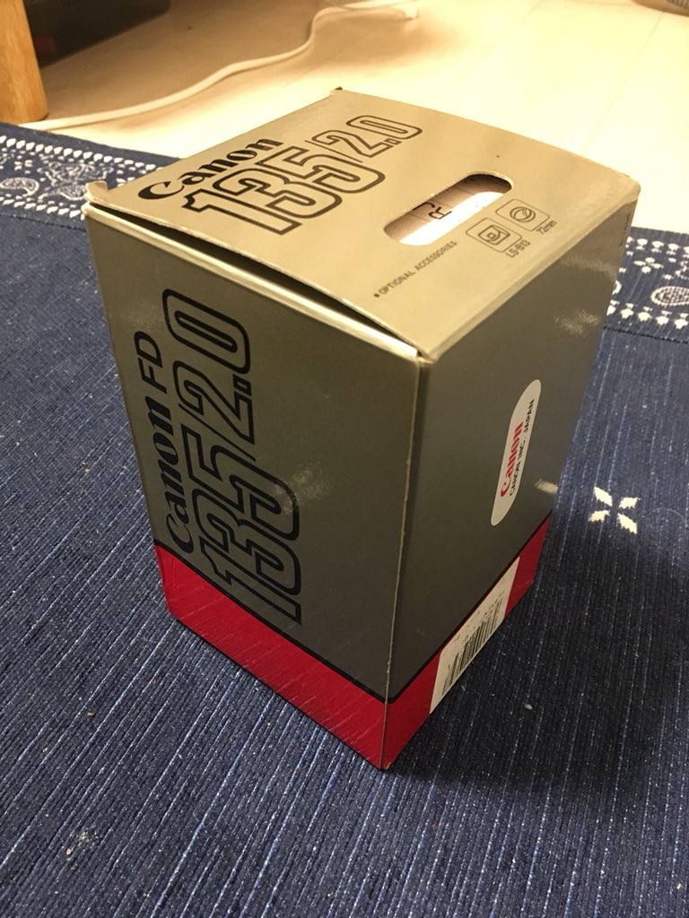 omata_family's tweet photo. 購入後未開封とかいう訳の分からん良い状態のNFD135/2を手に入れられたの、本当に運が良いと思った。80年代のカメラ野郎は興奮したんだろうなという気持ちになれた(9割箱のおかげ) https://t.co/1HK6p2qBdw