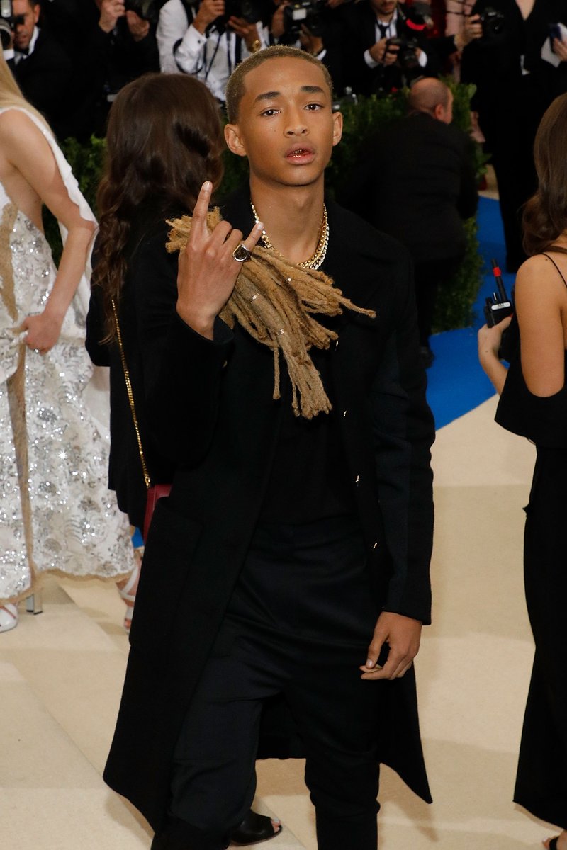 PigsAndPlans's tweet photo. Jaden Smith #MetGala watch 👀

2016: Brings his sister
2017: Brings his own hair
2018: Brings his album's Gold certification https://t.co/fnMIdiGAFf