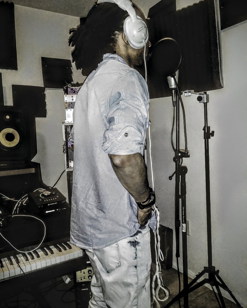 LeonidasGCue's tweet photo. Been Doing this A while Now..Cant Stop Wont Stop....how devils gone stop the truth with lies....๐๐ฏโ๐๐น๐ท Im working with the best producer in the world ..thats how i feel.. @stonepaxton The greatest ..my brotha neo๐...๐ฅ๐ #2deep4some ๐๐๐...lessons Eye learned is Lethal https://t.co/xfnjEYes0g