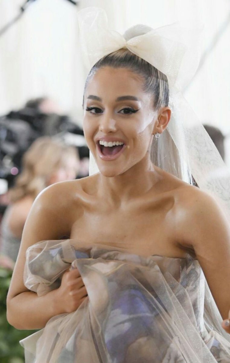 Ariana Grande Update tweet media