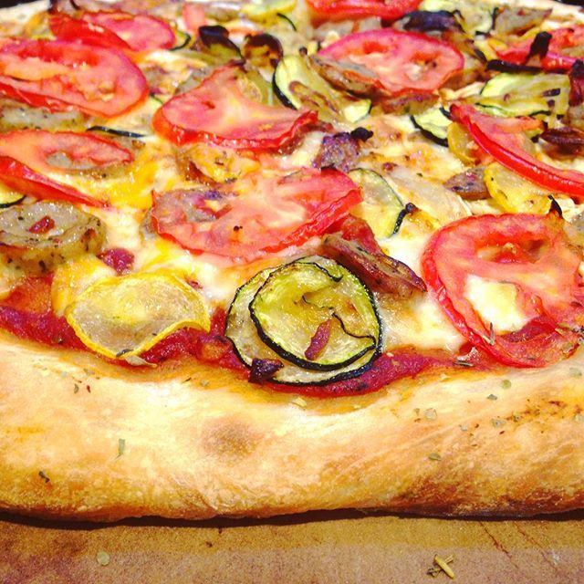 fibigsky's tweet photo. Never fear, summer is (basically) here. Time for homemade pizzas with fresh veggies on top. https://t.co/PZTKwpci1F https://t.co/08JdeKjJg0