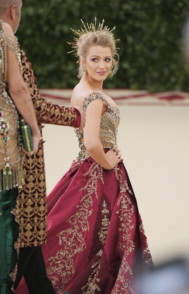 StiviDeTivi's tweet photo. Ya llegó #BlakeLively al #MetGala todas las demás ya se pueden ir a su casa, ¡Gracias por participar! https://t.co/ibIrpQGCMd