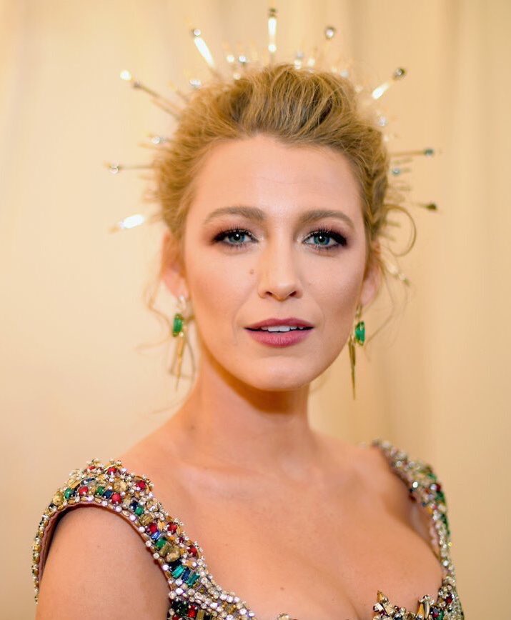 bluntminogue's tweet photo. blake lively WON the #metgala and i’m not even surprised https://t.co/T9vGnRhFBD