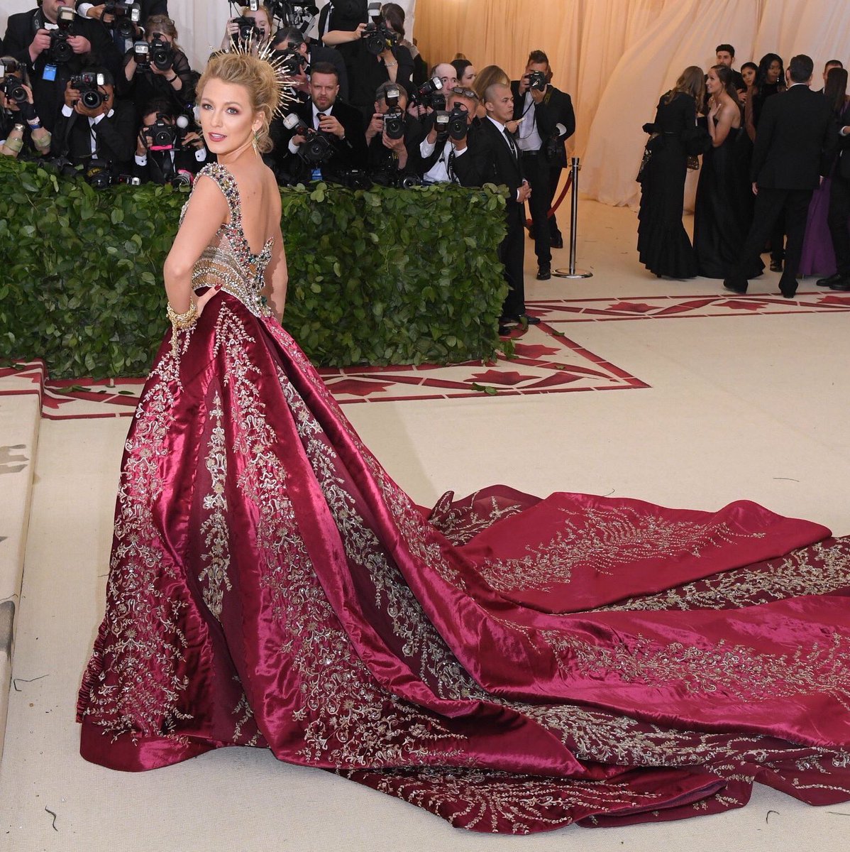 bluntminogue's tweet photo. blake lively WON the #metgala and i’m not even surprised https://t.co/T9vGnRhFBD