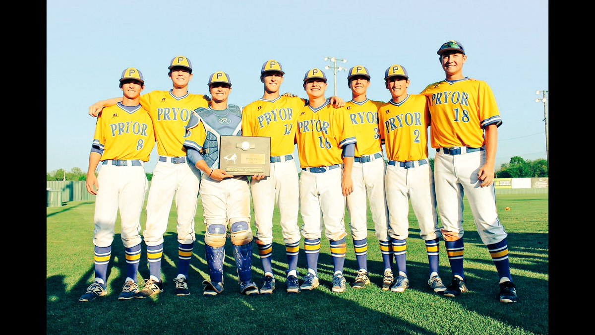 guscollins25's tweet photo. Tres mΓ‘s con los chicos #3peat #ringchassin π https://t.co/0nIzPux7Nz