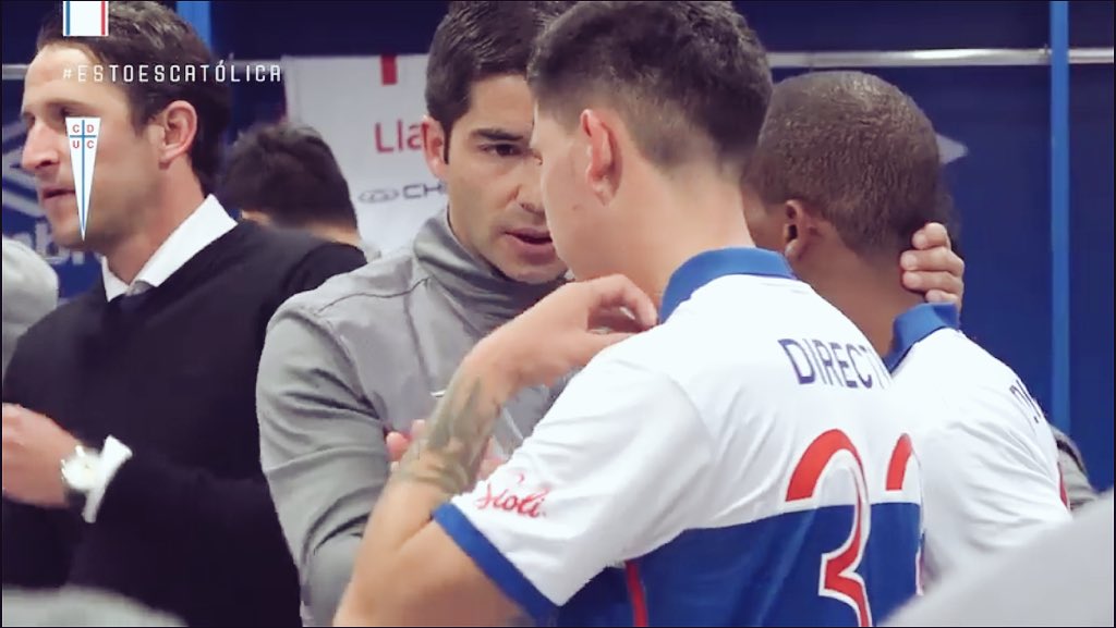 aignacio26's tweet photo. Hablemos de fotos que dan orgullo a un club.
El capitán dándole la confianza a los que vienen a defender esta camiseta en adelante.
@Cris4Alvarez #LosCruzados https://t.co/PdA6r4bkbd