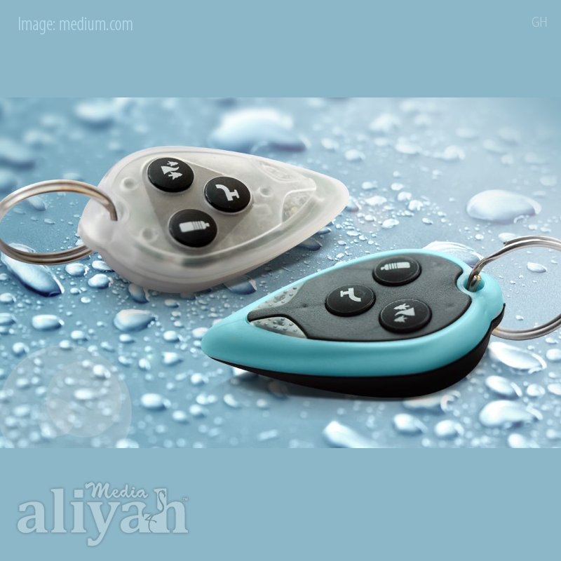 AliyahMedia's tweet photo. Israeli #startup @lishtot has invented a portable device for detecting contamination in drinking water. They created the #TestDrop, a key-fob-like device that uses electric field sensors to tell you if #water is safe to drink, in as little as 2 seconds. https://t.co/1EUpDkUFWN https://t.co/cQjRBtyAK7