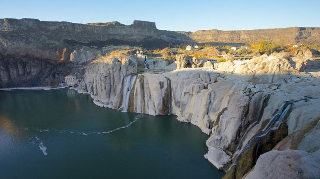goldenagetravel's tweet photo. One of my favorite US cities was #TwinFall, #Idaho. I loved seeing the Twin Falls while in town, however if is actually only one now. https://t.co/NocOJBDqQf Learn on my travel blog. #roadtrip #exploreidaho #shoshonefalls #ID #falls #TwinFalls #snake #river #waterfall #nature https://t.co/u7uqk31aeG