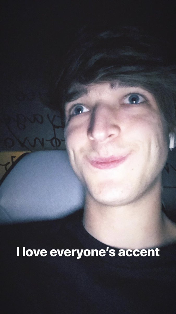 aalexisthoo's tweet photo. #DevinRoasts @EbenOfficial LOOKS GOOD RIGHT 😭😍 https://t.co/gsKPR0vpDc