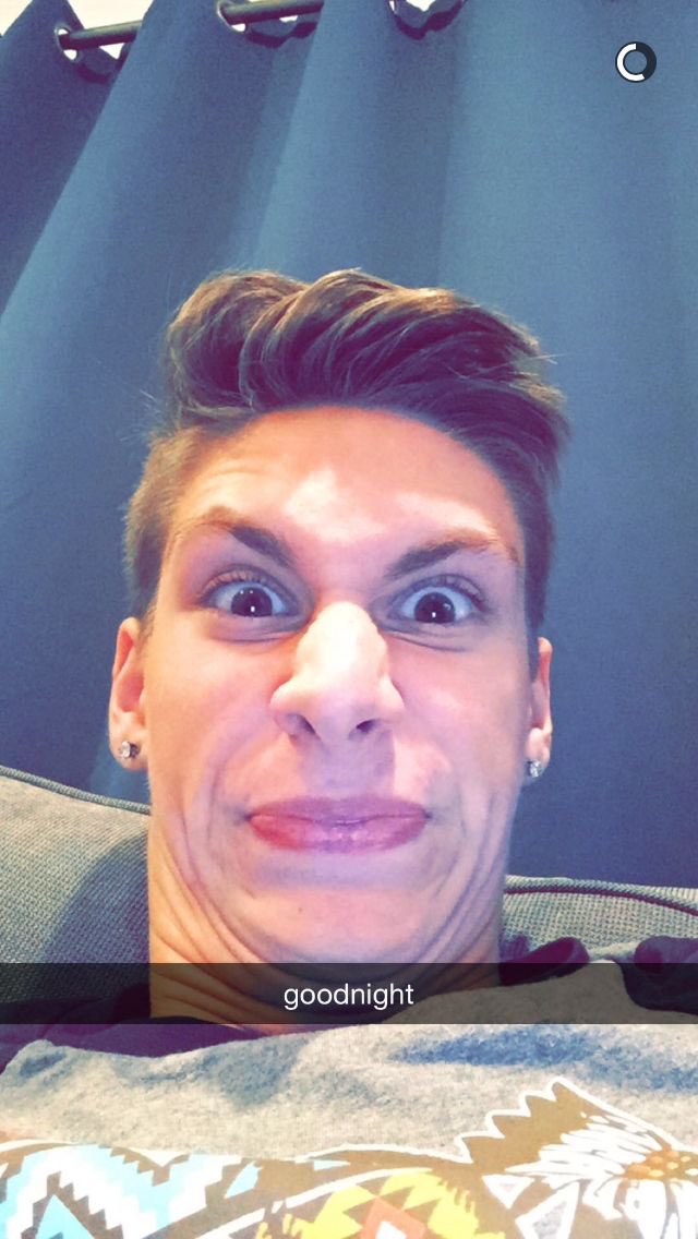 RealAnnalicous's tweet photo. #DevinRoasts remember when this piece of trash snuck into young girls snapchats and nobody questioned it https://t.co/v4nCWxbbxa