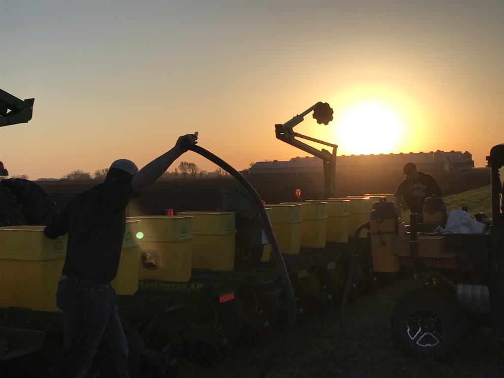 JGrommersch's tweet photo. 1 MD plot, 2 FTN plots, 1 Nemastrike #groundbreakers sxs.  Beautiful/Busy day in southern MN.  Thanks to all the plot cooperators! #plant18 #America @ChannelSeed @ChannelMinn @coreyhulke @MontyHulke @RudenickTaylor @ryangcia https://t.co/jqd6EECVDz