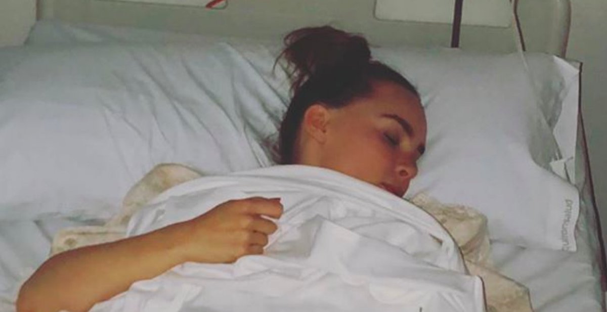 escandalamx's tweet photo. ¡Belifans! Pueden estar tranquilos, mi comadre @belindapop asegura que se encuentra mucho mejor #JamásPierdeElGlamour #Pobreee #TropezóDeNuevoConLaMismaPiedra #KeDolors #PobreSapito >> https://t.co/hbjPAWRF5m https://t.co/i96DpXVydg
