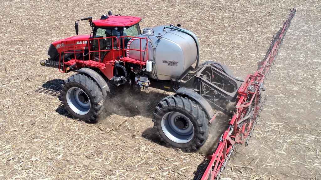 TheChadColby's tweet photo. This new @Case_IH sprayer is #AWESOME @GrippCustom Who wouldn’t want to drive that #badboy?? https://t.co/DbZIMdk8px