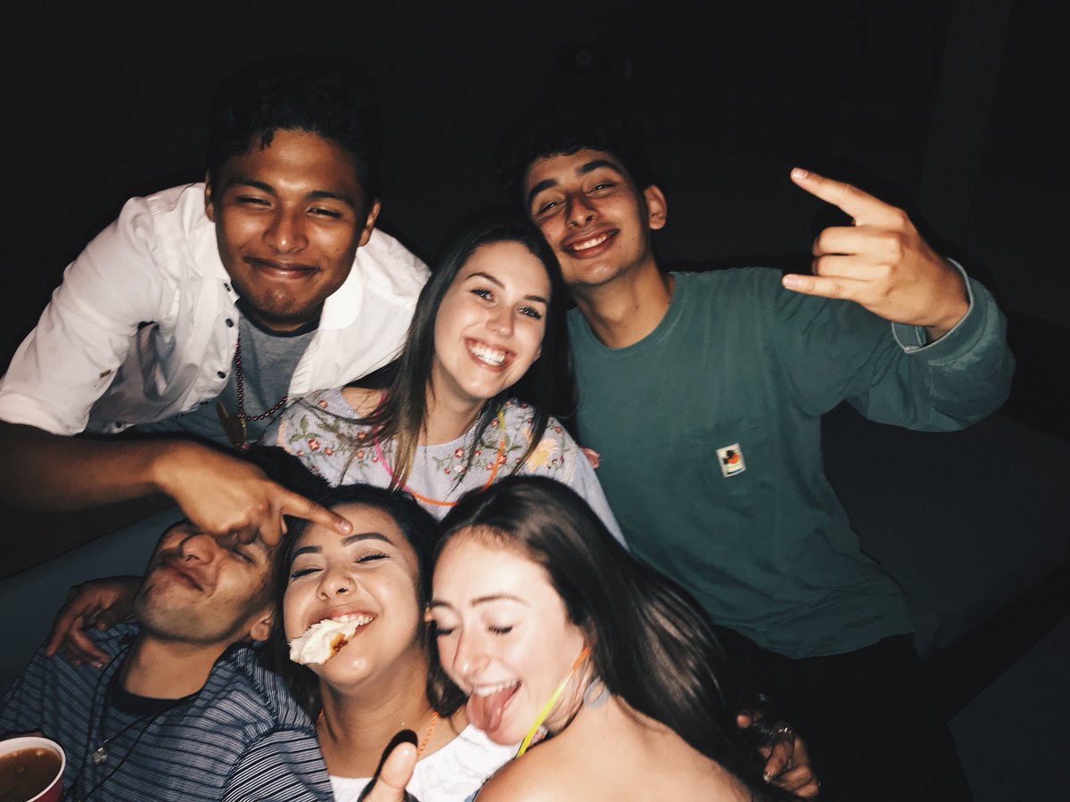 why is my pizza in my mouth & not my stomach. why is Miguel’s finger on my forehead. who took the group picture w everyone in it?!?!! If it was you posttt ittt🤔😂 #drinkodemayo 🍻🍻 wooop woop