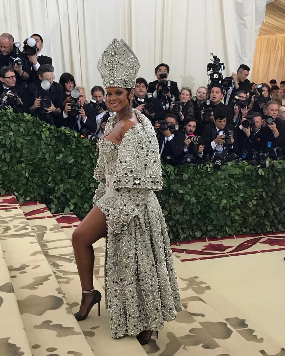 Claudiojrocha1's tweet photo. #MetGala e eu na dúvida de quem está sendo essa noite!
#fadasdodeboche #Rihanna #divas https://t.co/VvVZLEjiAS