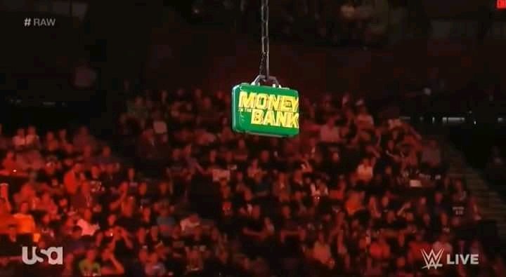 eodavamane's tweet photo. Até minha avó faz um design melhor que esse #RAW #MITB #wwhue https://t.co/HTyrm9gfGf