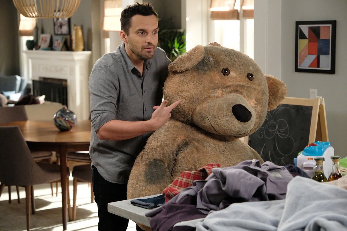 jakeslargehands's tweet photo. Jesus Christ this man is something else. He looks SO SO good this season #JakeJohnson #NewGirl #thosehugehandsandthickarms https://t.co/XTCS9HxWE1