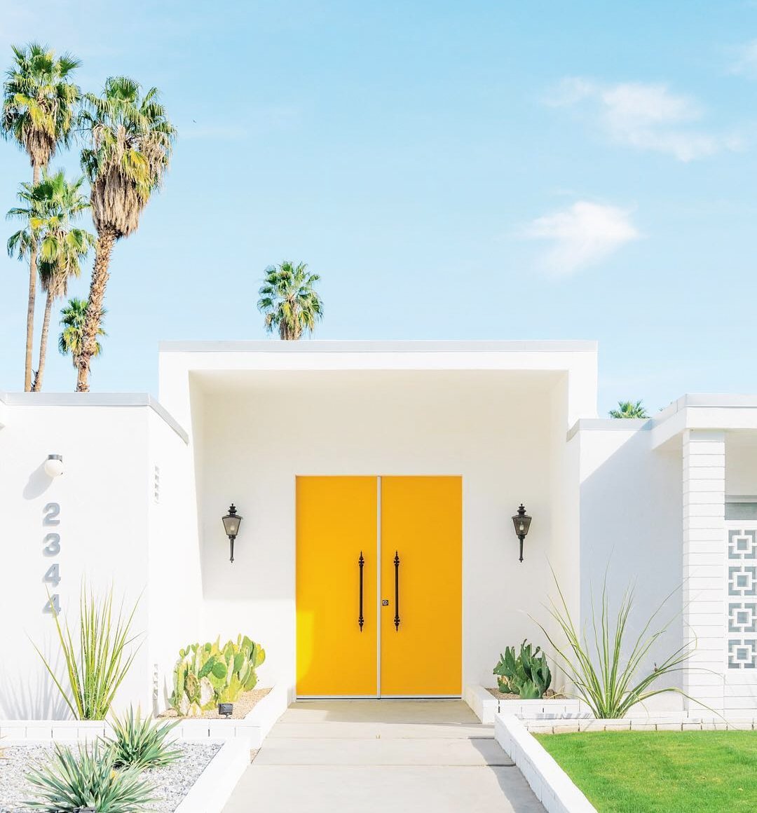 InteriorBCID's tweet photo. You've probably heard that what's on the inside is more important than the outside, but when it comes to houses, first impressions matter! Steal this classic #PalmSprings #design trick of painting the front door a bold colour, to lift an otherwise plain facade. Photo: Matt Crump https://t.co/CwZn1rHTNh