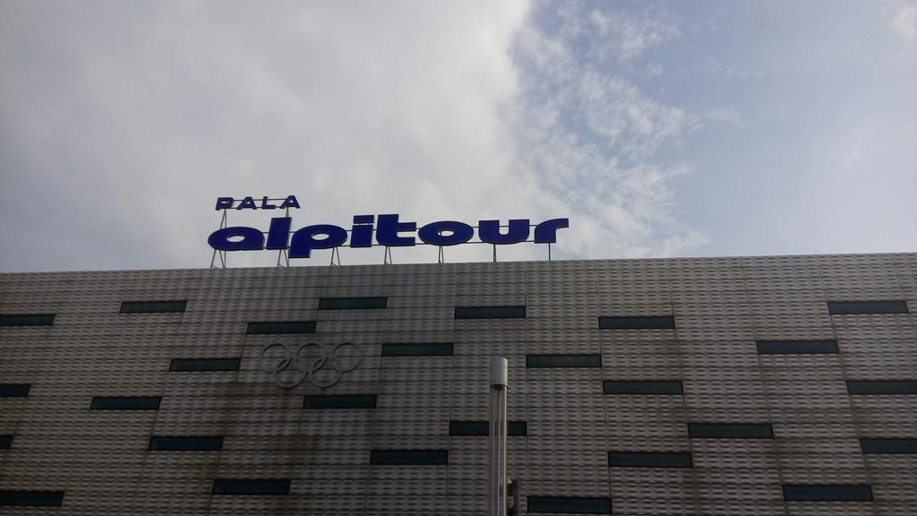 5SOSRoby's tweet image. #ROWYSOTurin e sono già passati 3 anni da tutto questo... @5SOS @Michael5SOS @Luke5SOS @Ashton5SOS @Calum5SOS mancateee❤❤