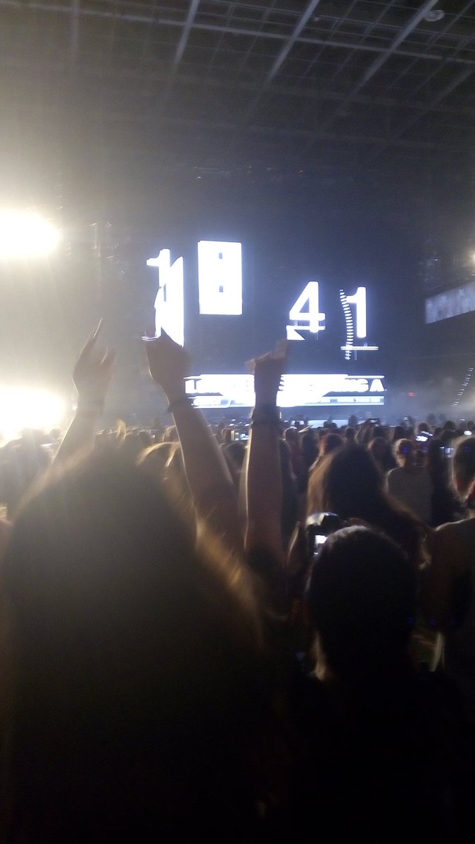 5SOSRoby's tweet image. #ROWYSOTurin e sono già passati 3 anni da tutto questo... @5SOS @Michael5SOS @Luke5SOS @Ashton5SOS @Calum5SOS mancateee❤❤