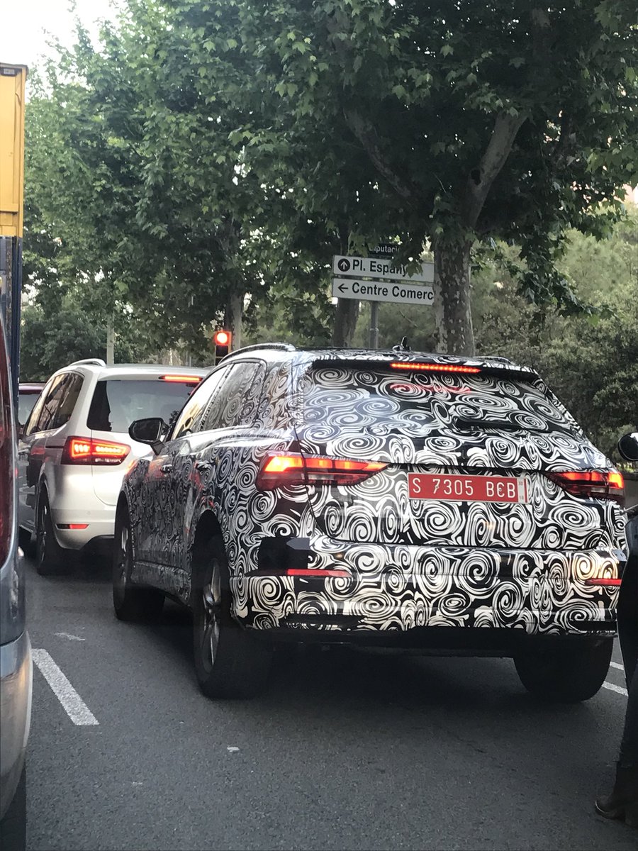 alfaa105's tweet photo. Cazado Audi Q3 en Barcelona. @motorpuntoes https://t.co/hodQnZx4we