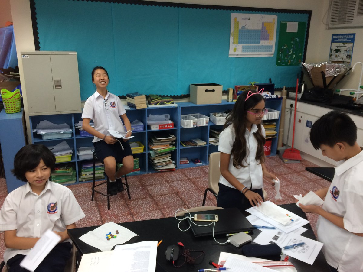 Zander_Lyvers's tweet photo. Feudalism simulation using M&amp;Ms.  #redbrick125 https://t.co/XmvaEQHBNg