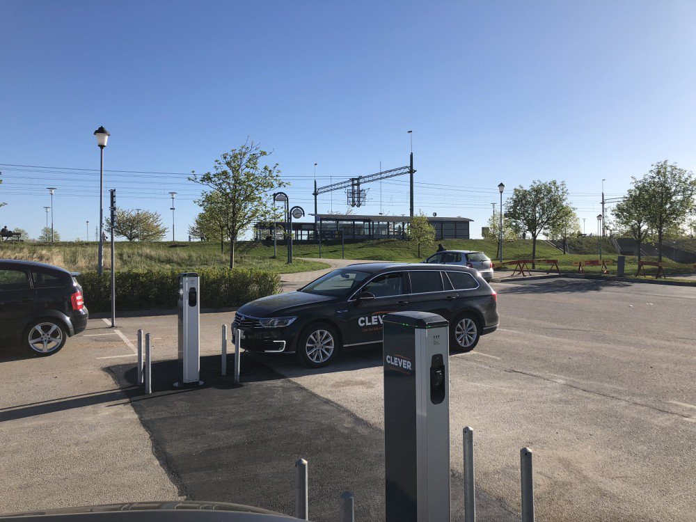 Clever sätter upp nya laddstationer för elbilar i Häljarp   mynewsdesk.com/se/clever/pres…