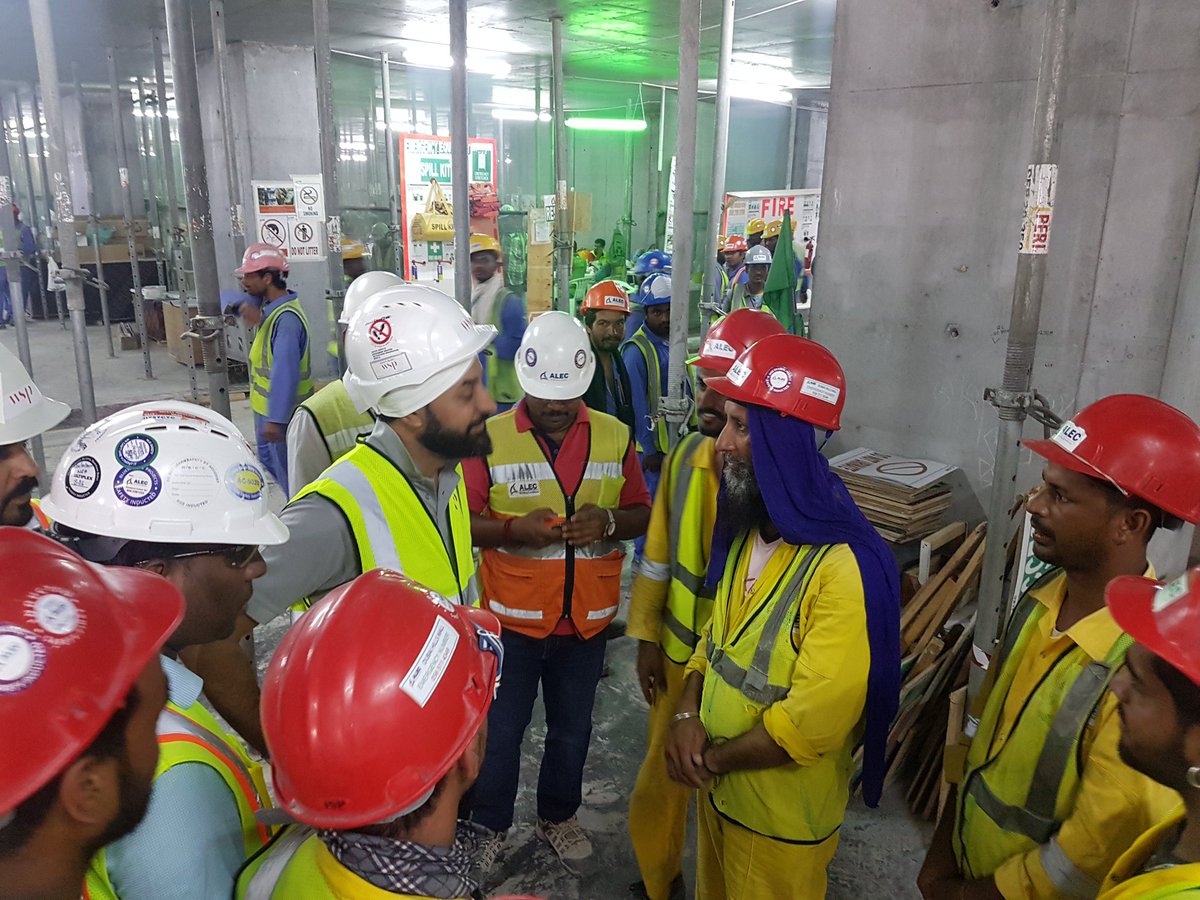 David_Kimmerly's tweet photo. WSP's @GurminderSagoo chatting with some very happy teams from @ALECBuilding on the One Za'abeel site.  Great to see all the smiling faces. #WeAreWSP @WSP_ME https://t.co/zODgE6tCZj