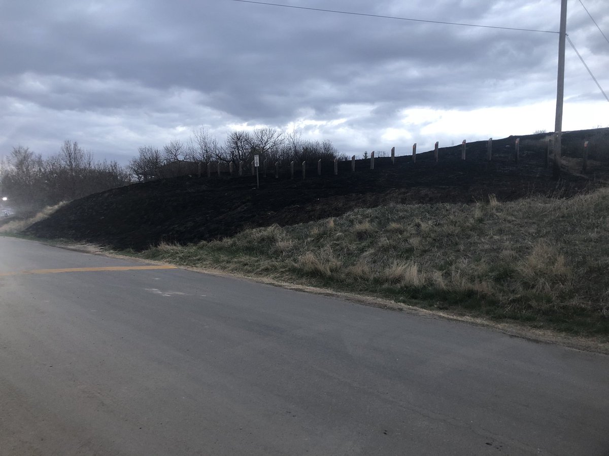BrittonGray's tweet photo. The land is charred the entire way down from the railway tracks to the road. #sask #yqr https://t.co/wiHpB7lL9r