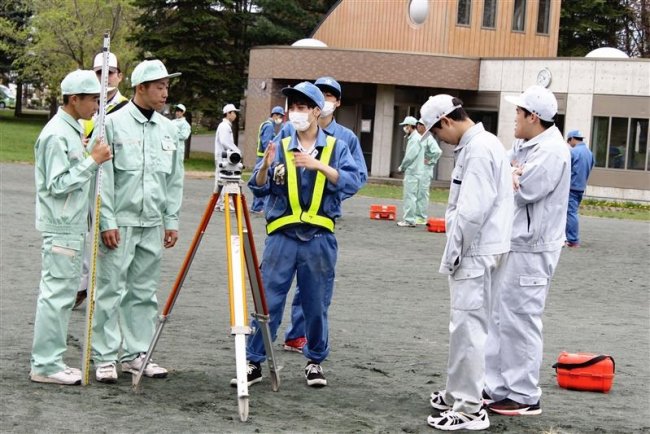 十勝毎日新聞電子版 帯広農業高校の農業土木工学科では 学年間の交流を深めたいという生徒の要望を受け 16年から実施している 測量遠足 を実施しました T Co Q3zsd0knig 十勝の高校情報 測量 帯広農業高校 T Co Ifxayrkgu3