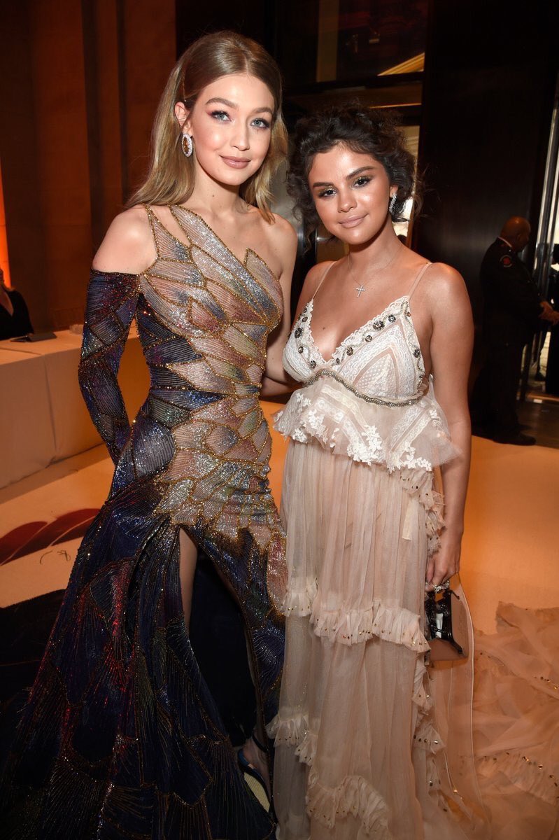 SelenaFanClub's tweet photo. Sel &amp; Gigi ♥️ #MetGala https://t.co/M86inZ0XFJ