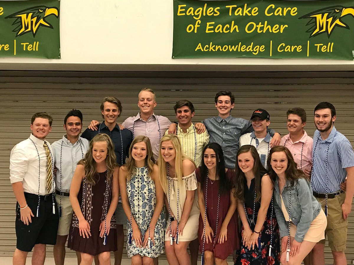 mtweave24's tweet photo. Incredible people:). MVHS Student Leadership Class of 2018. Impossible to replace. We will miss them. https://t.co/sHnCuDI7Yd